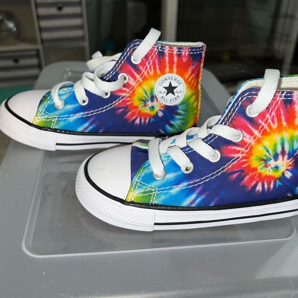 Converse all star toddler size 8, tie-dyed, never worn do not have original box